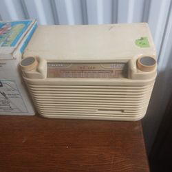 Vintage Traveler Raido Working
