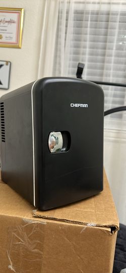 Mini beauty fridge