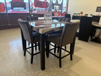 NEW Table and 4 Chairs Set