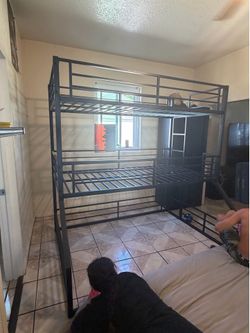 Triple bunk bed