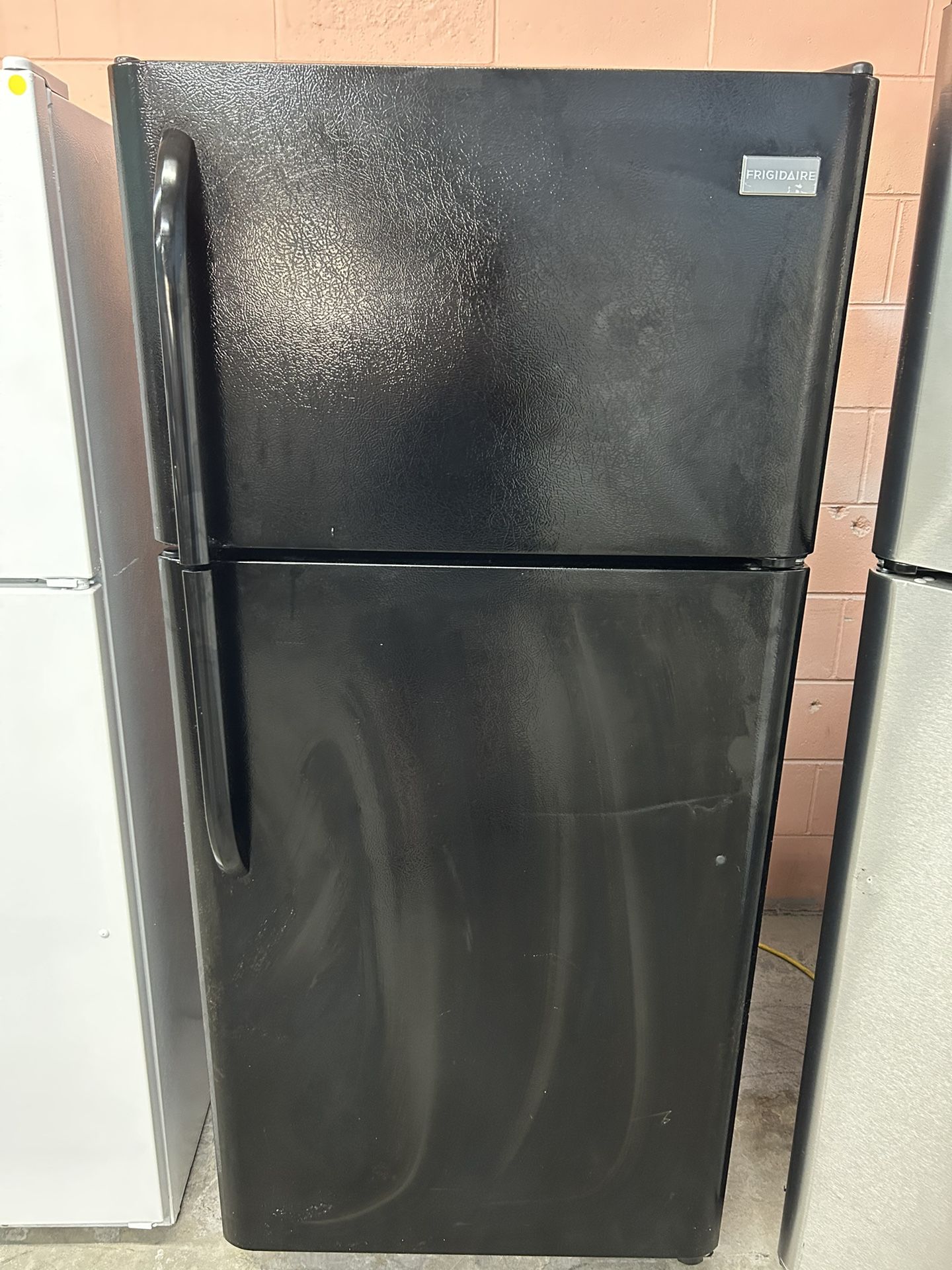 Black 18 Cubic Foot Refrigerator With Ice Maker