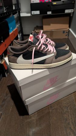 Jordan 1 low Travis Scott