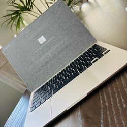 Apple MacBook Air 13-inch M4 Chip! 16GB, 512GB! Brand New! Starlight Color! Wrap Still On 