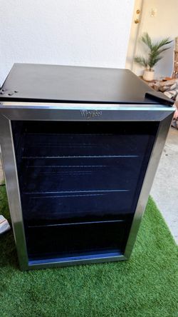 Whirlpool’s Beverage Center / Beverage Refrigerator – 4.5 Cu