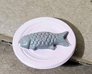 Jasman Accessory Miniature Fish on Plate Figurine - Dollhouse Scale