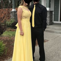 Gorgeous MacDuggal sz 6 yellow long prom dress 