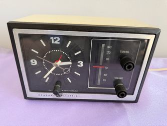 Vintage GE General Electric 120V Alarm Clock Superheterodyne AM Radio