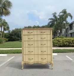French provincial style painted wood 5 drawers dresser with brass pulls