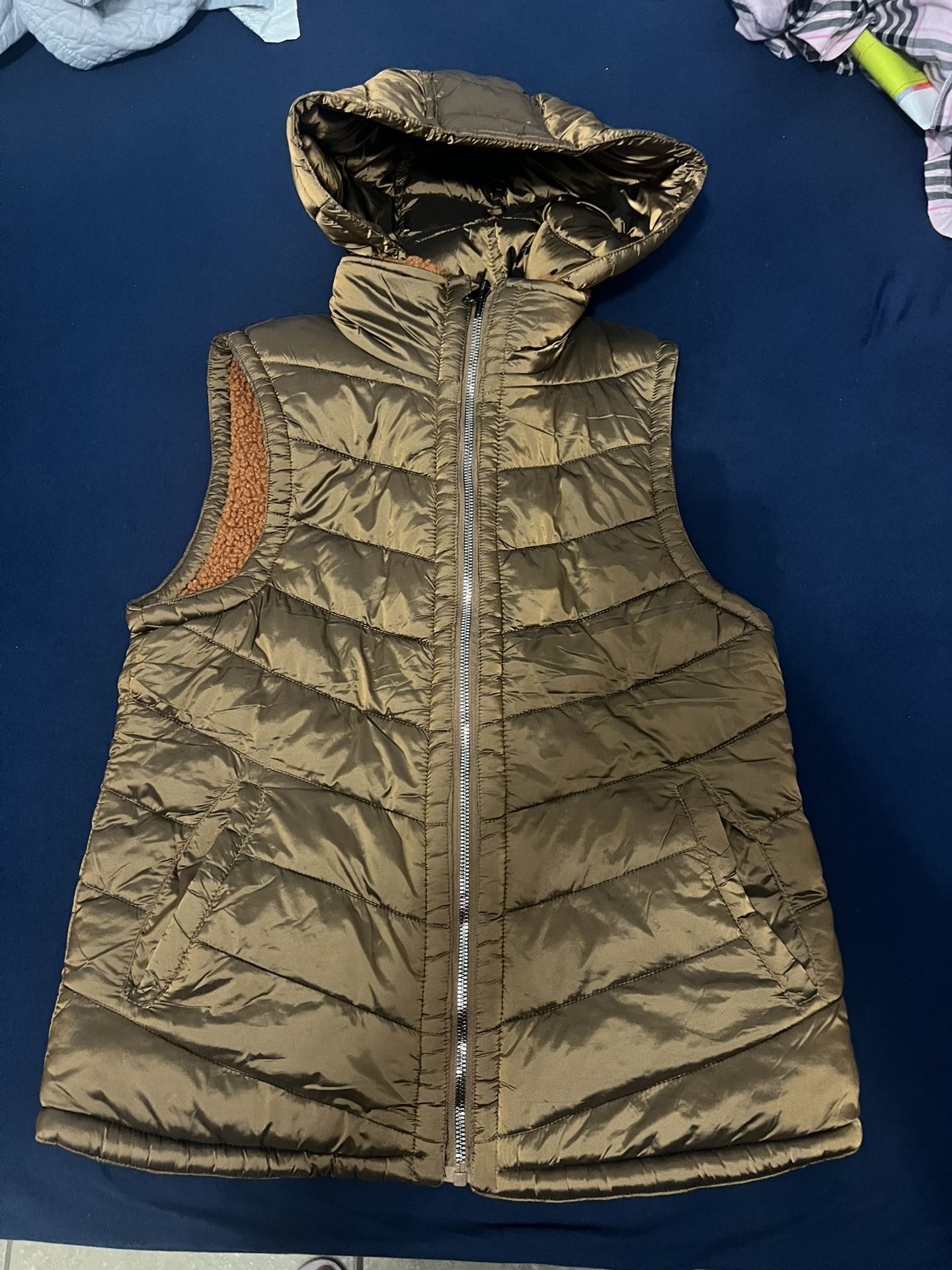 Women’s Hooded Puffer Vest - size M