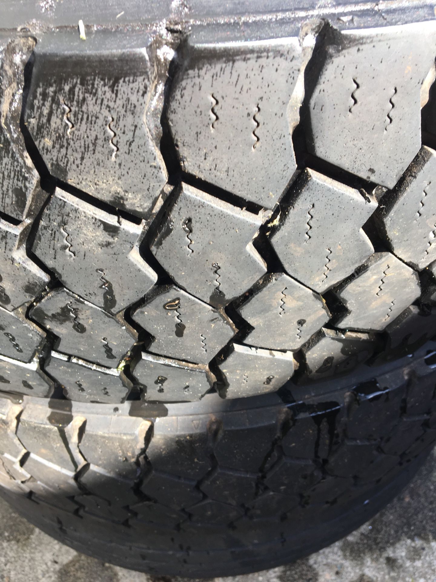 245/70/R19.5 commercial tires
