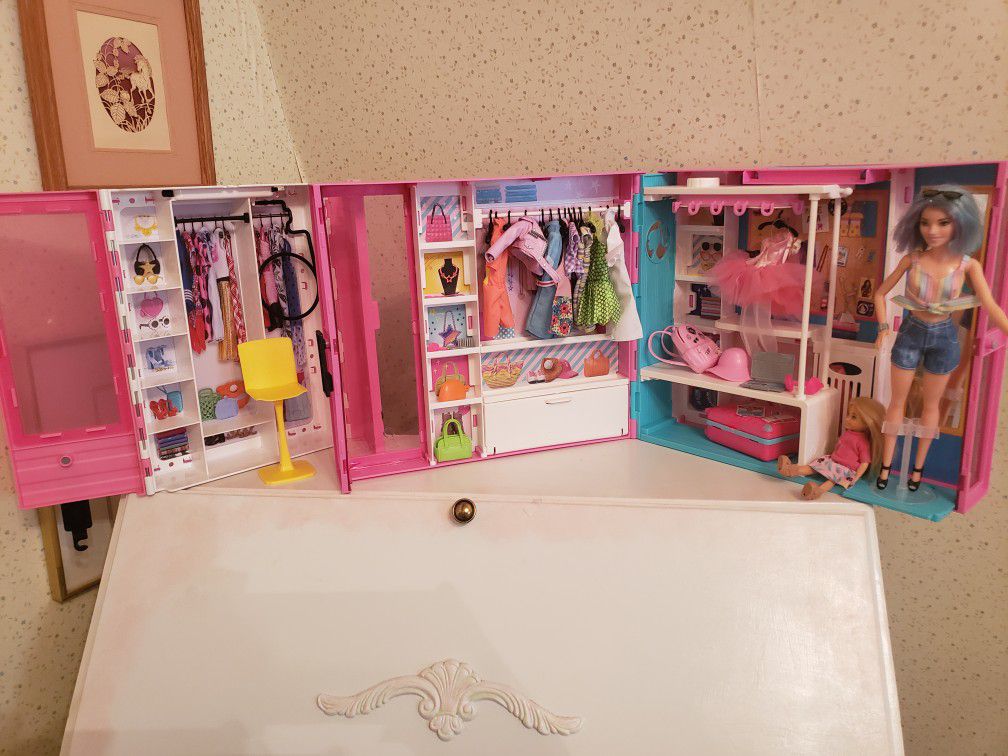 2 Barbie Wardrobes with clothes & Barbie & Sister