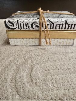 Tabbke tray Books decor