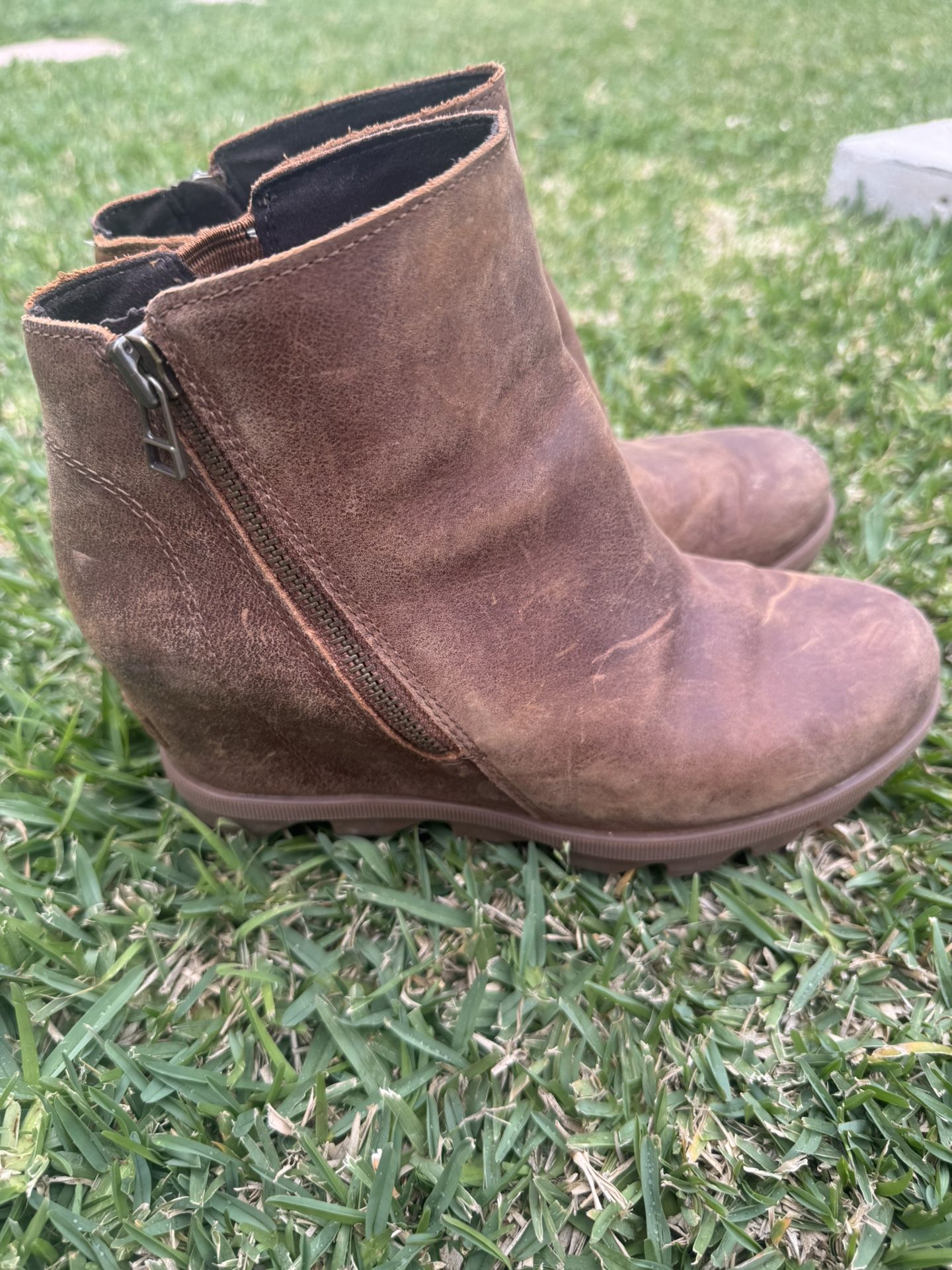 Sorel Joan of Arctic Wedge II Zip Tan Leather Boots Booties Women's Size 8