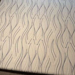 King Size Serta Matress 