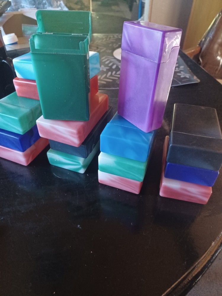 (Used) Cruch-proof Plastic Flip Top Hinged Lid 100s Boxes, Asking $32 (Shipping Available)