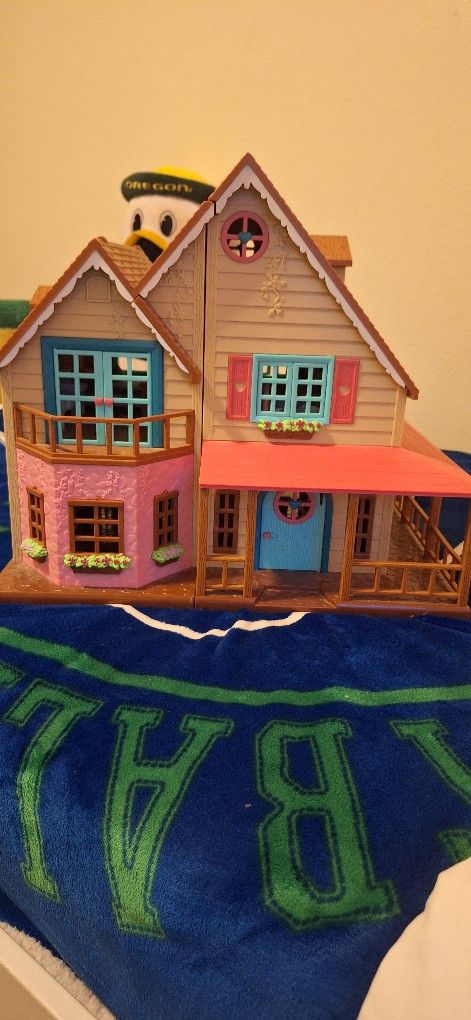 Lil' Woodzeez Doll House, And Doll House Furniture. 