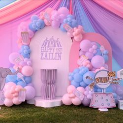 Wood Walls , Balloons , Props