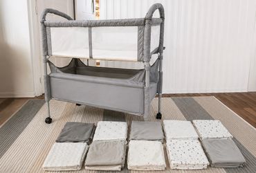 Arms Reach Bedside Co-Sleeper Bassinet + Mattress & 10 Fitted Sheets - Excellent Condition