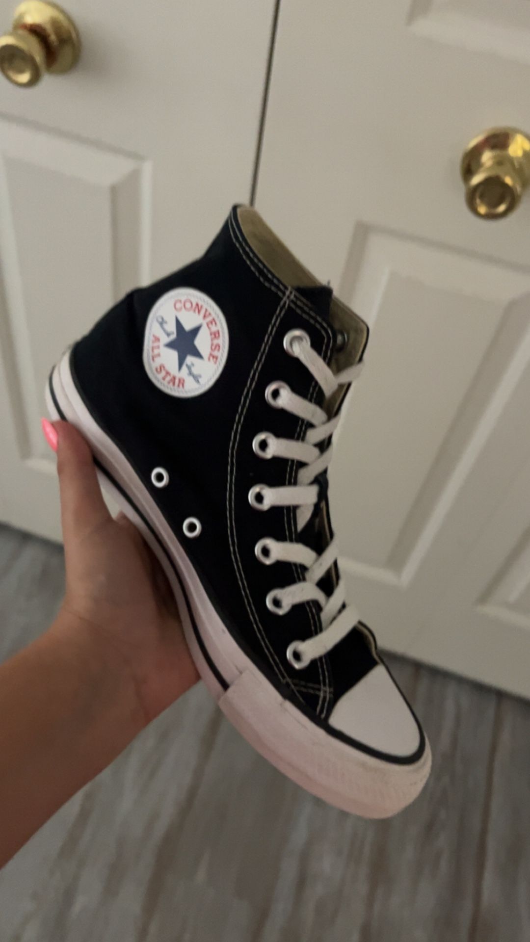 Size 7.5 Women’s Converse