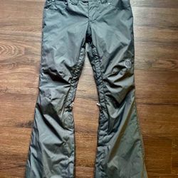 New Youth Betty Rides Snowpants , Size M , but runs bigger