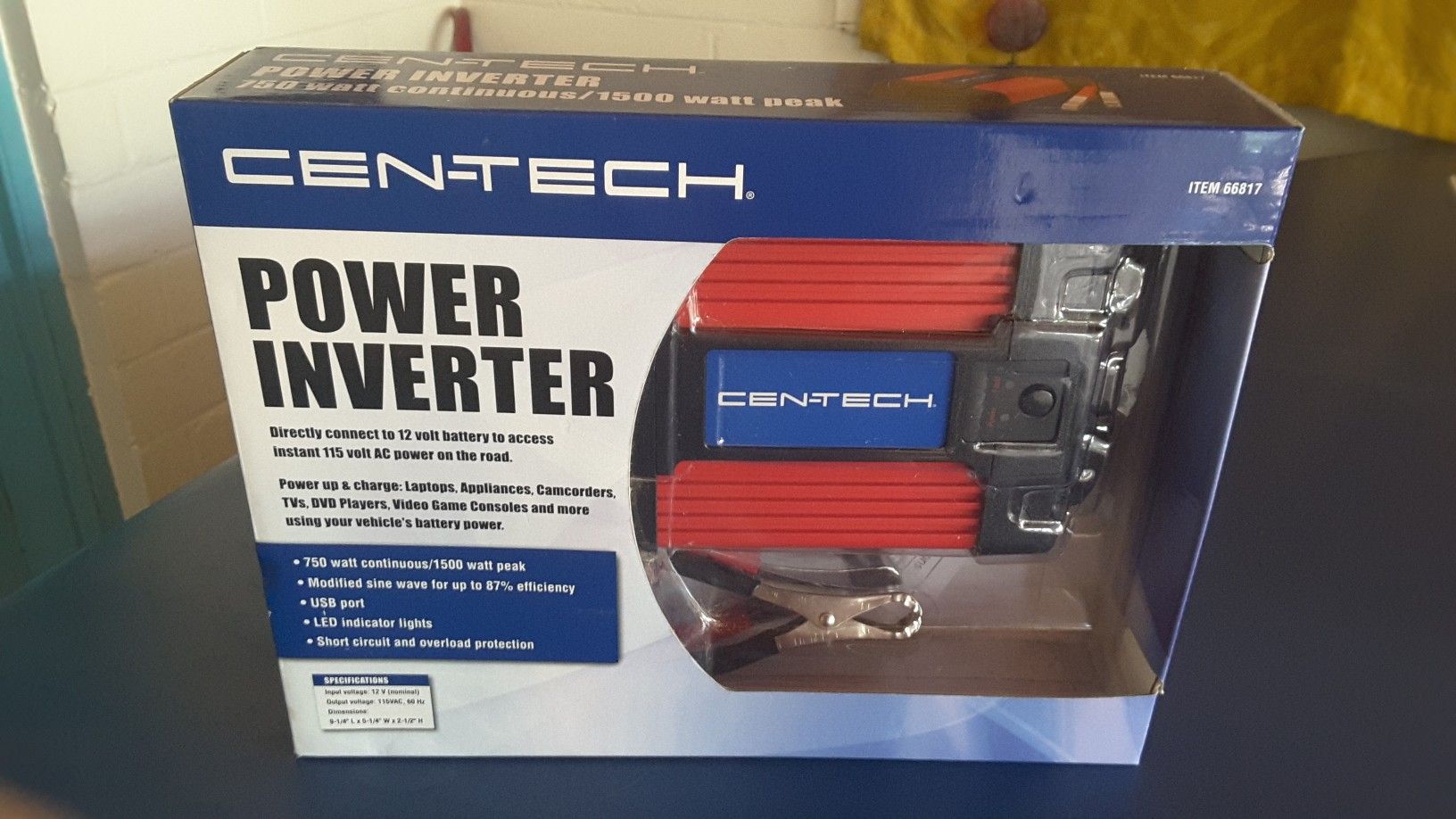 Cen-Tech Power Inverter 750 W continuous / 1500 W peak - New