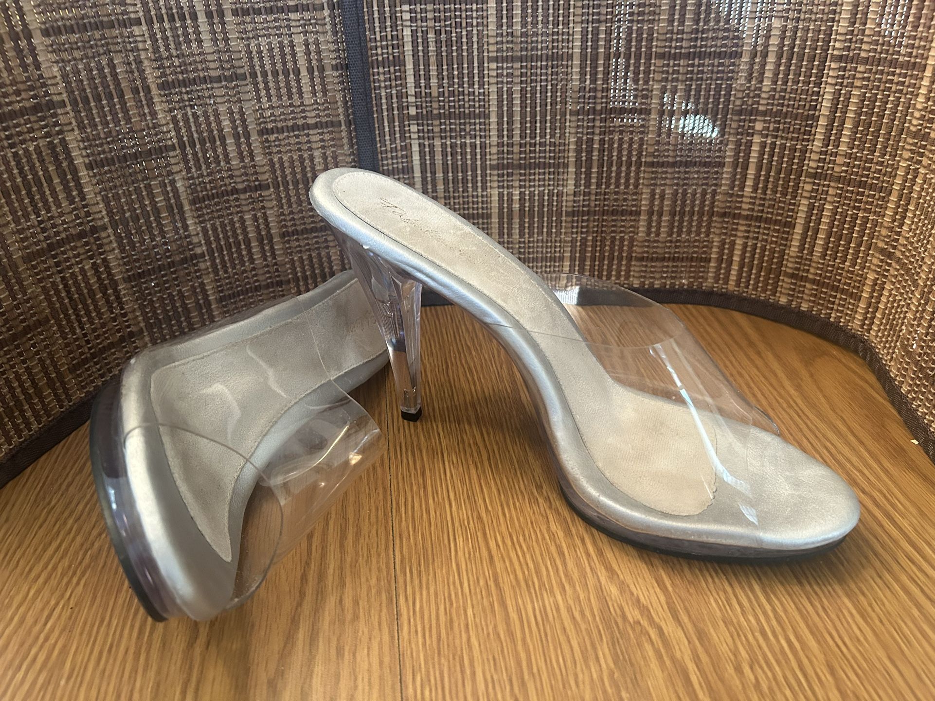 Lots Of High Heel Shoes In Large Sizes 