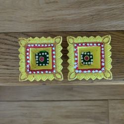 2 Hand Wheel Thrown Terracotta Candle Holder, Diya. Hand Painted Vibrant Colors. 2.5"X2" 

Add a touch of elegance to your home decor with this beauti