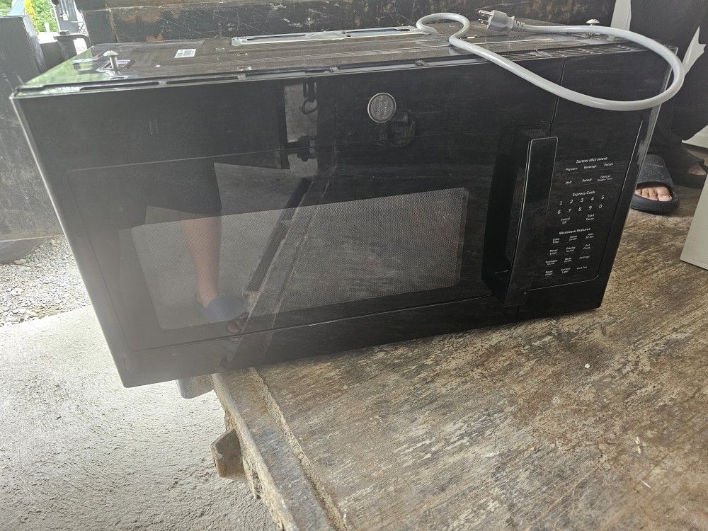good condition ge microwave