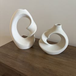 Set of 2 Vases. 8” tall & 5” tall. Like new. 