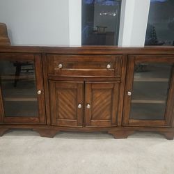 Queensgate Television Console