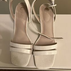off white leather textured kitten heels Size 8