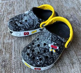 Disney Mickey mouse crocs Size 8