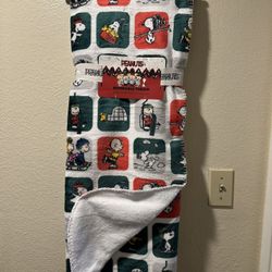 Peanuts Snoopy And Gang Reversible Throw