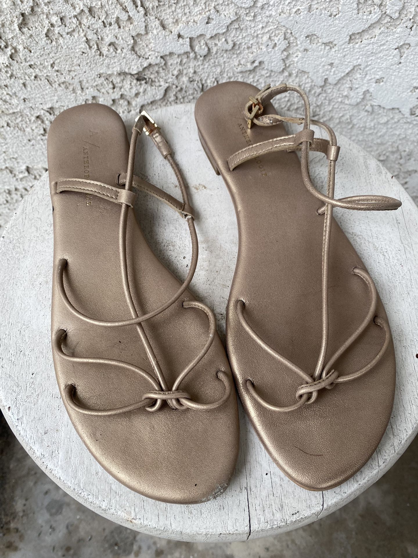 Anthropology Women's Strappy Summer Flat Sandals Size 9 - Preowned - Great Condition