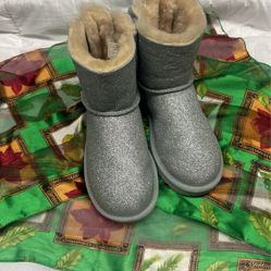 Authentic Ugg Sparkle Boots Size 6 Womens/Never Worn