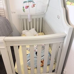 Baby crib 