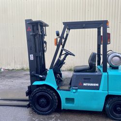 Mitsubishi 5000lb Forklift