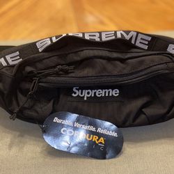 Surpreme Waist Bag (SS18) Feat: Dual Pockets And Supreme Branding On Both The Front And The Strap.