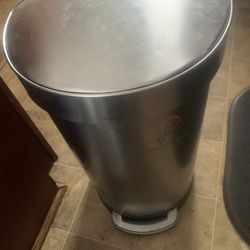 Simple Human Trash Can 