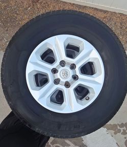 Michelin 265 70R 17 Tires and OEM Rims