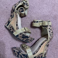 Like new 10 cheetah leopard animal print wedge shoes heels high