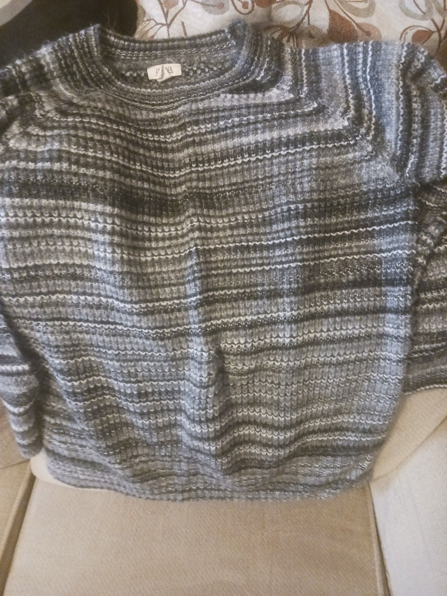 Women's sweater size pm