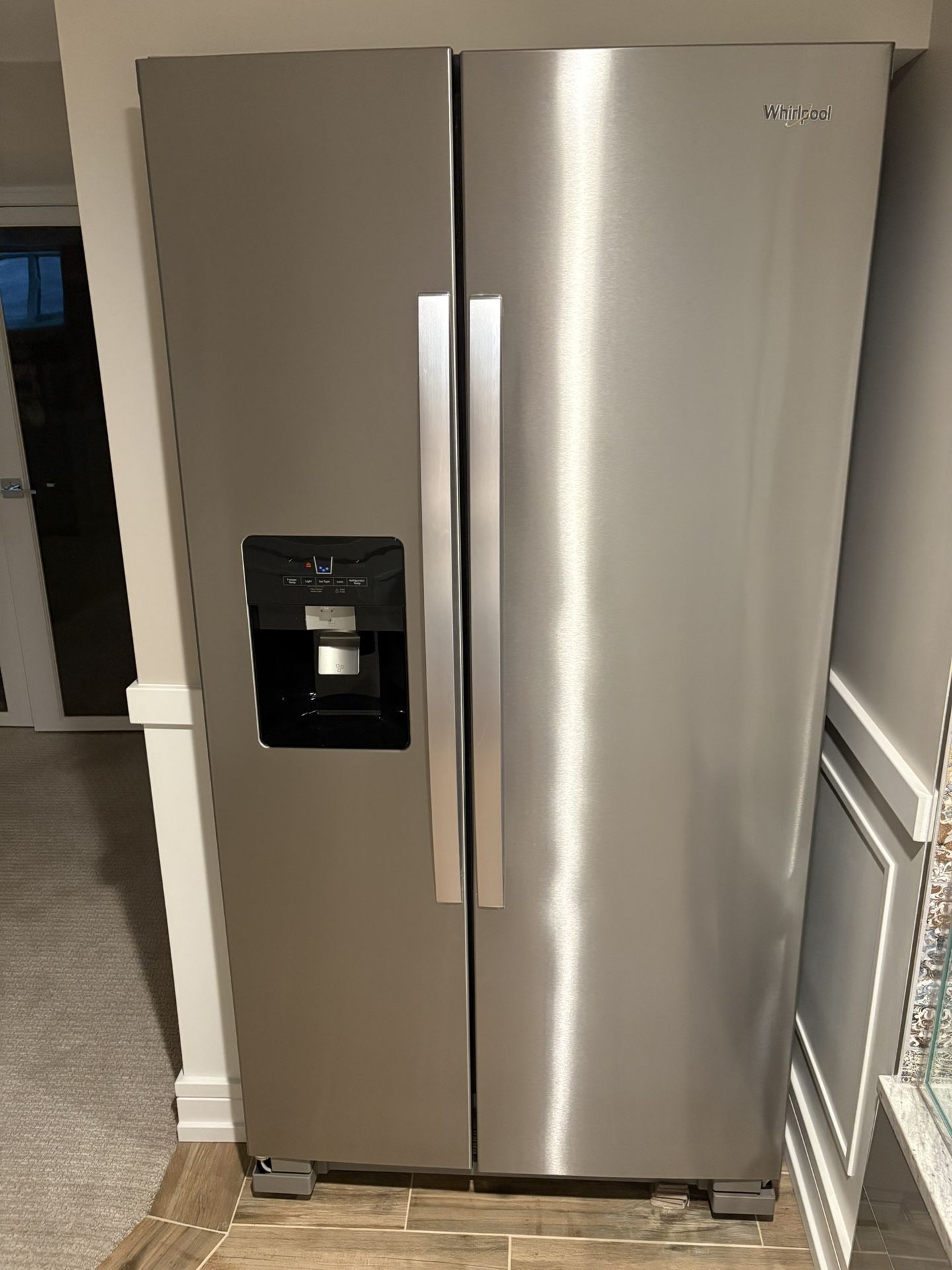 ***WHIRLPOOL FRIDGE***LIKE NEW***