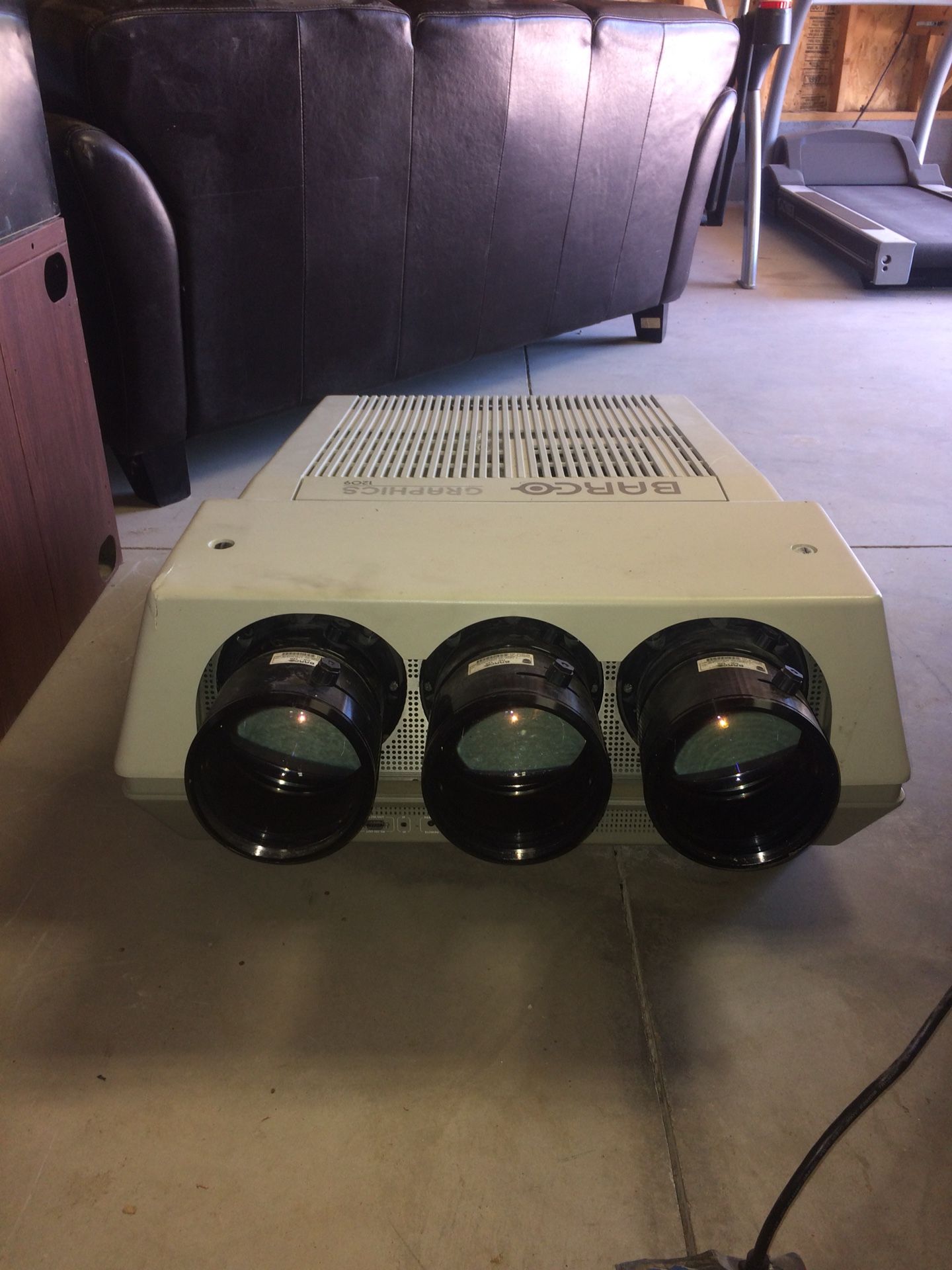 Barco 1209 crt projector