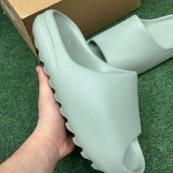 YEEZY SLIDE SALT SIZE 13
