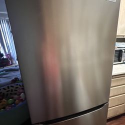 Fridgidaire Bottom Freezer Refrigerator (READ DISCRIPTION!!)