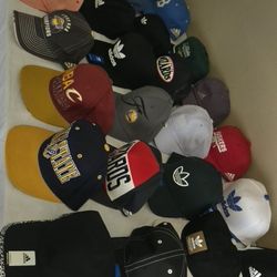 Vendo 26 GORRAS Adidas Originales 