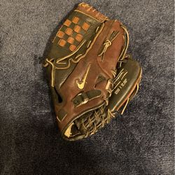 Baseball glove 