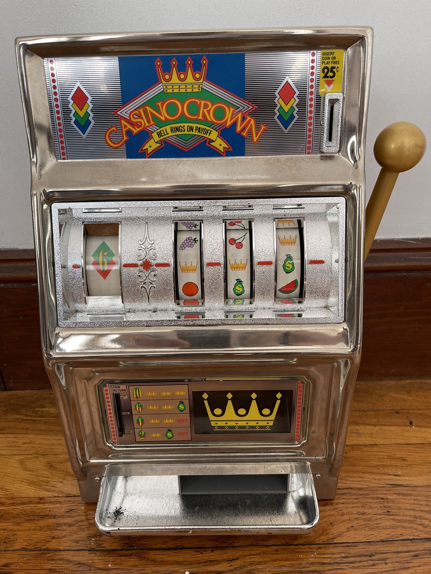 VINTAGE WACO CASINO CROWN NOVELTY SLOT MACHINE - WORKS - 25 CENT COIN