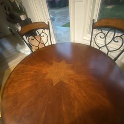 Beautiful 40” Solid Wood Round Dining Table with 4 Chairs – Excellent Condition